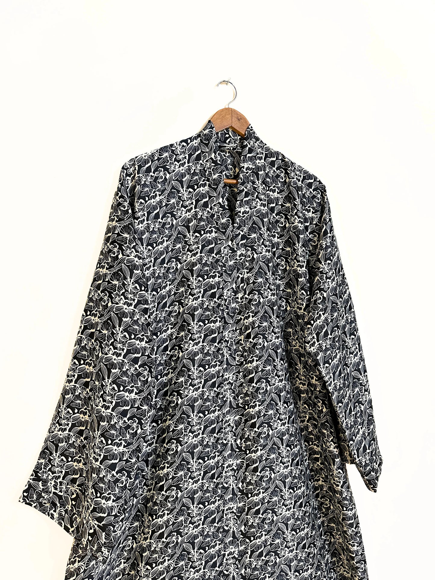 Black Orchid Front Open Crinkle Abaya