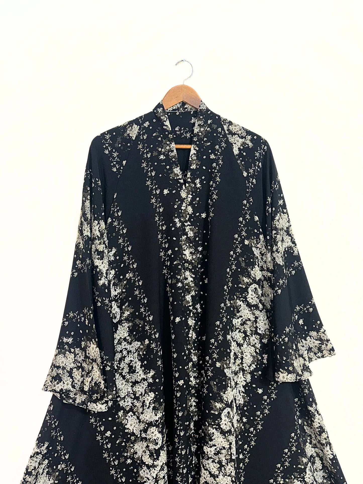 Snowfall Bloom Front Open Long Flare Abaya