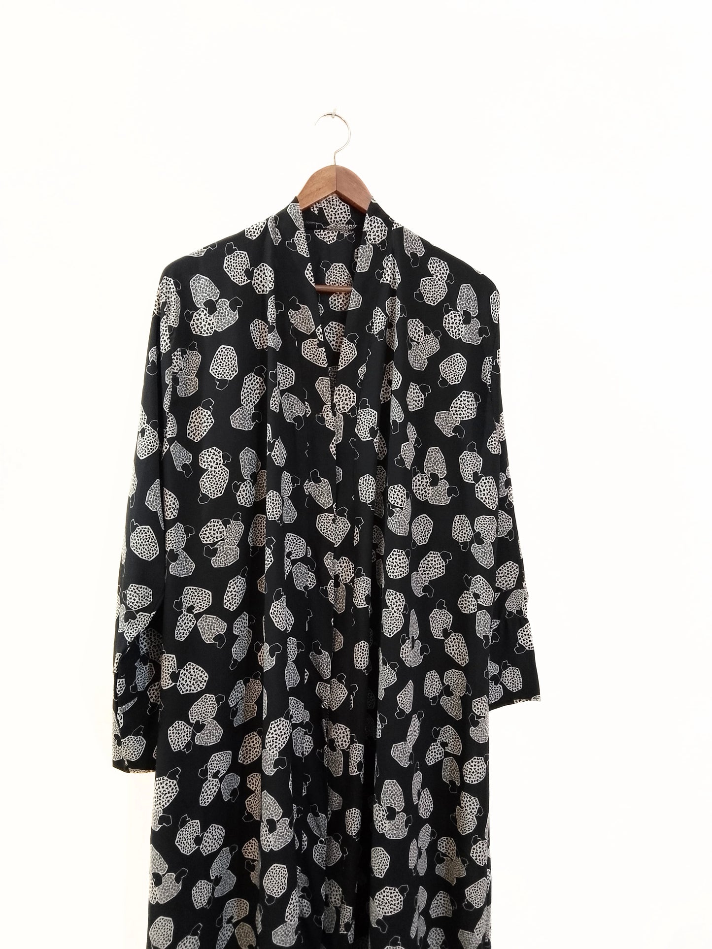 Shadow Pebbels Front Open Abaya