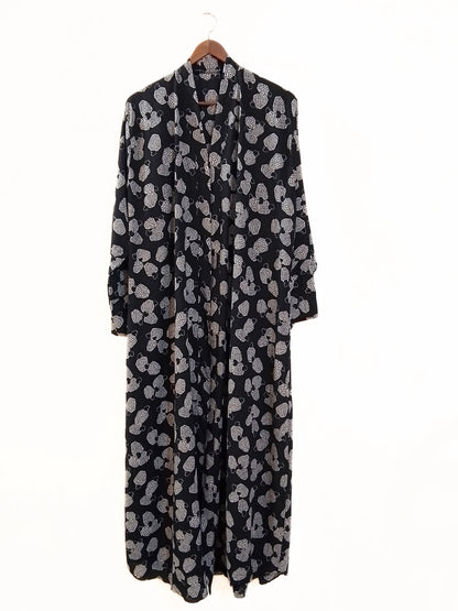Shadow Pebbels Front Open Abaya
