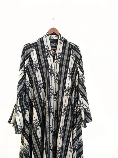 Black Ivy Front Open Long Flair Abaya