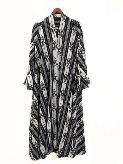 Black Ivy Front Open Long Flair Abaya