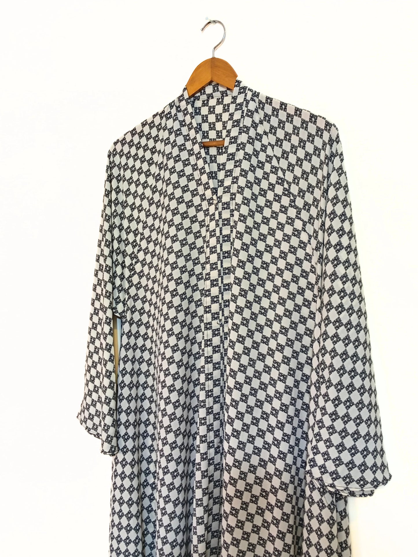 Classic Checkered Front Open Long Flair Abaya
