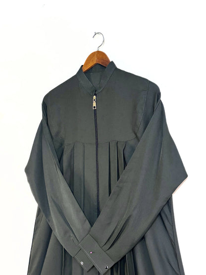 Green Nidha Abaya With Collar, Zipper And Pockets