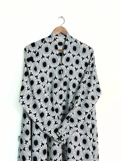 Monochrome Daisy Front Open Long Flair Abaya