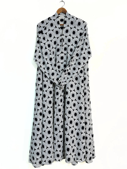 Monochrome Daisy Front Open Long Flair Abaya