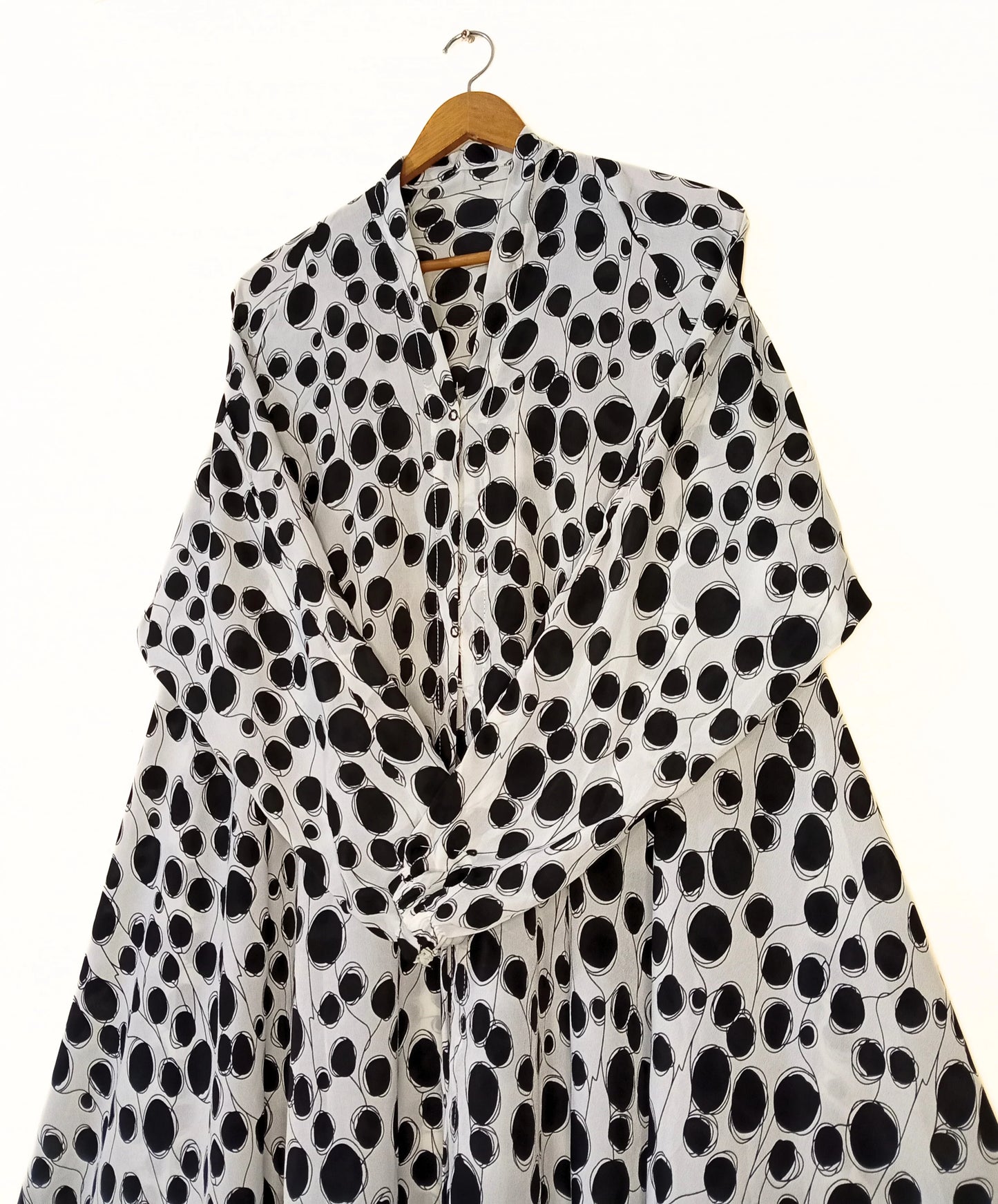 Monochrome Pebble Front Open Long Flair Abaya