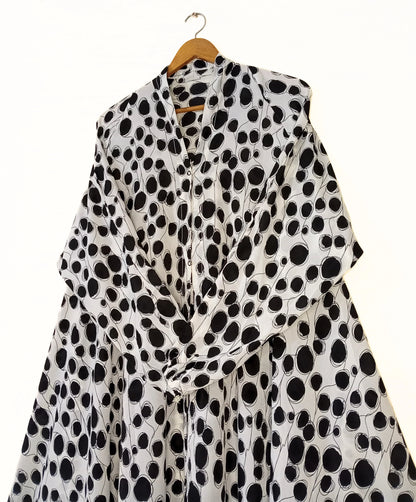 Monochrome Pebble Front Open Long Flair Abaya