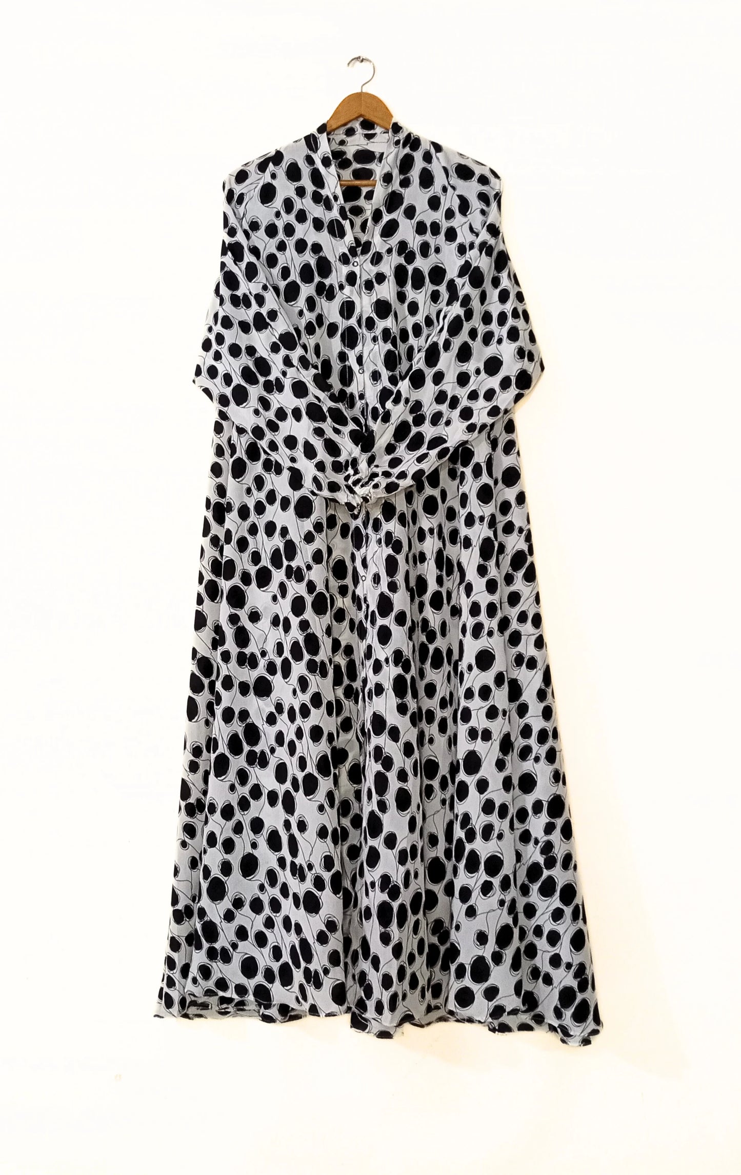 Monochrome Pebble Front Open Long Flair Abaya