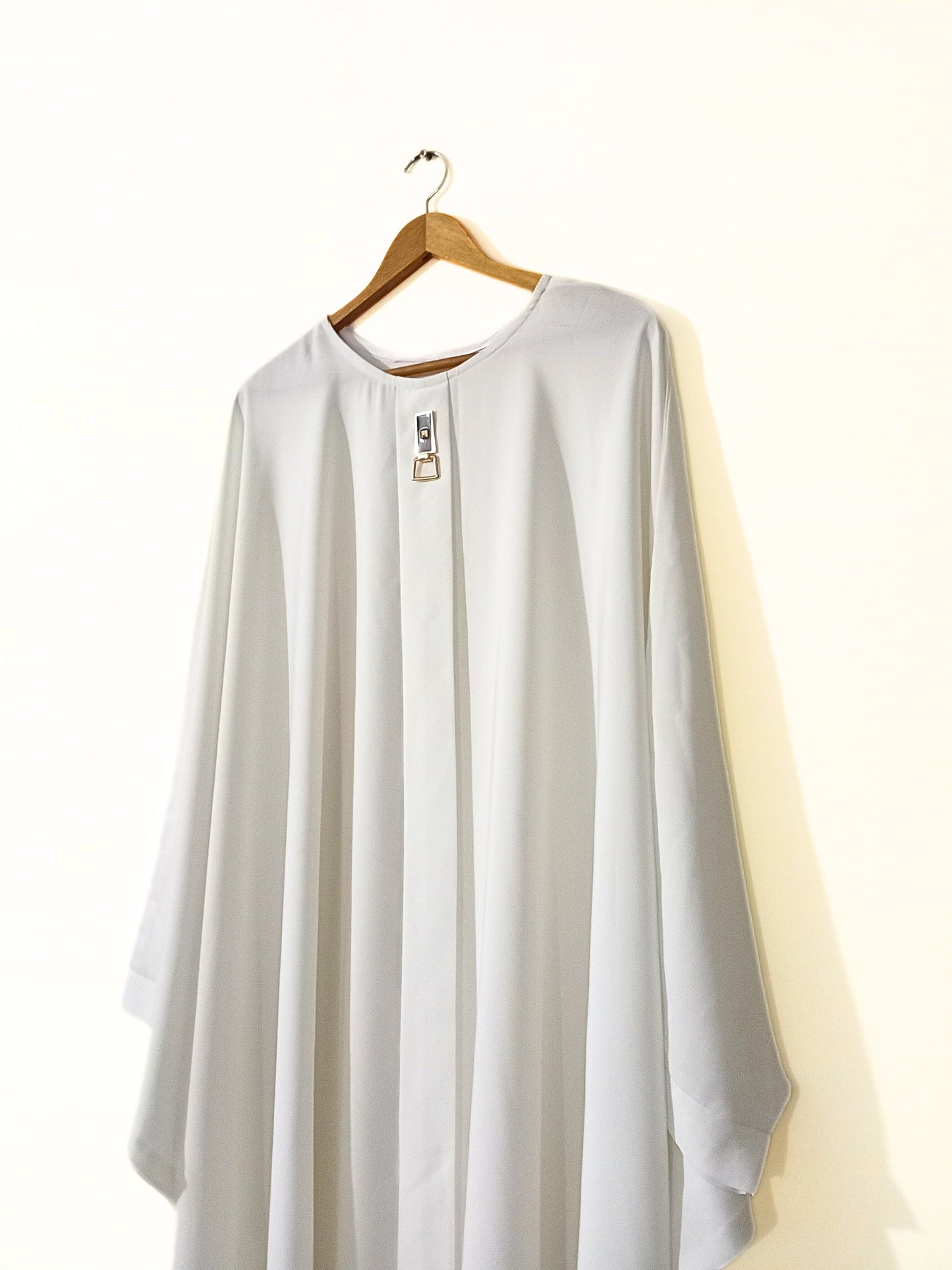 Noor Alaya – Pearl White Front Closed Kaftan Abaya